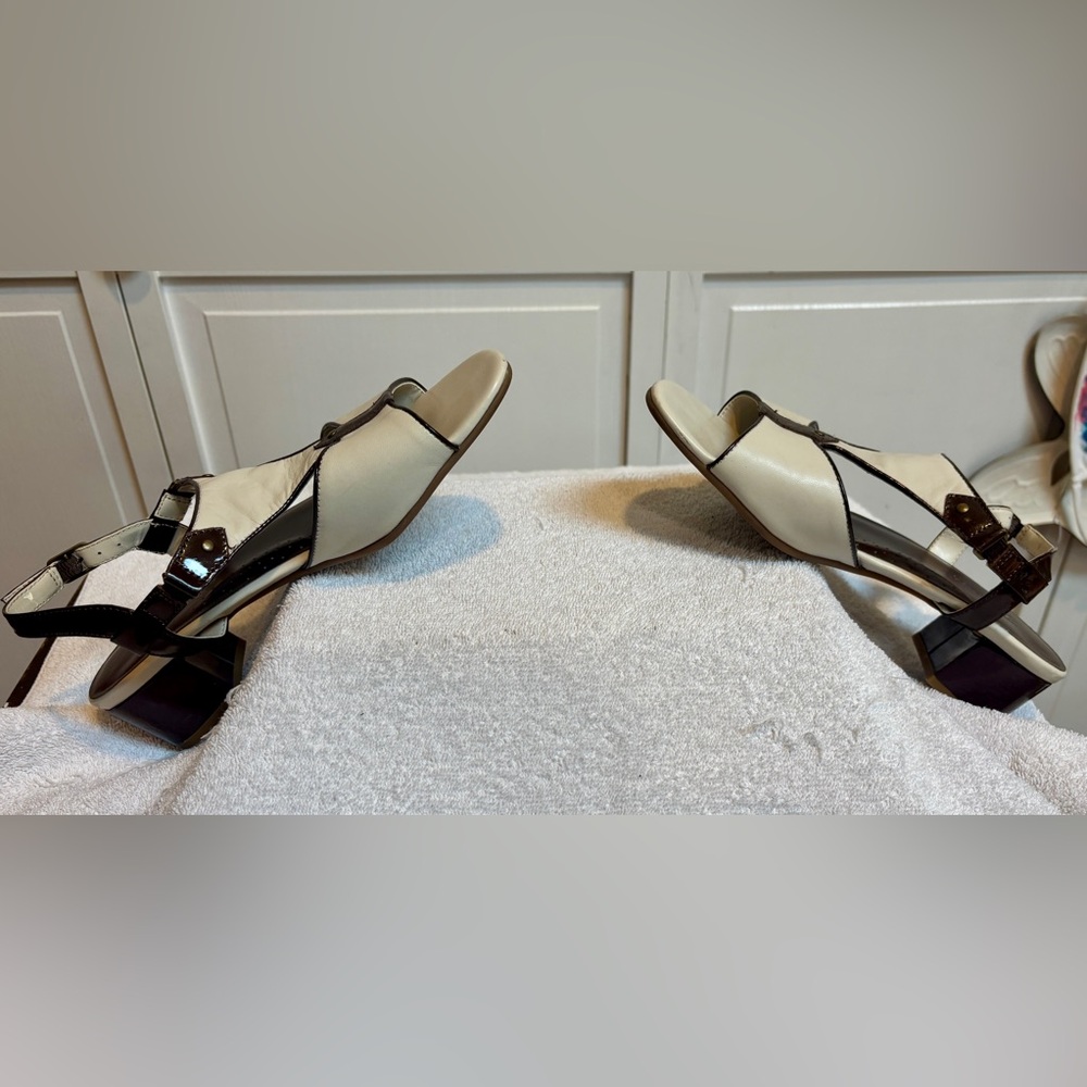 Trotters Two-Tone Sandals | Size 8.5 | Cream & Brown - Picture 3 of 9